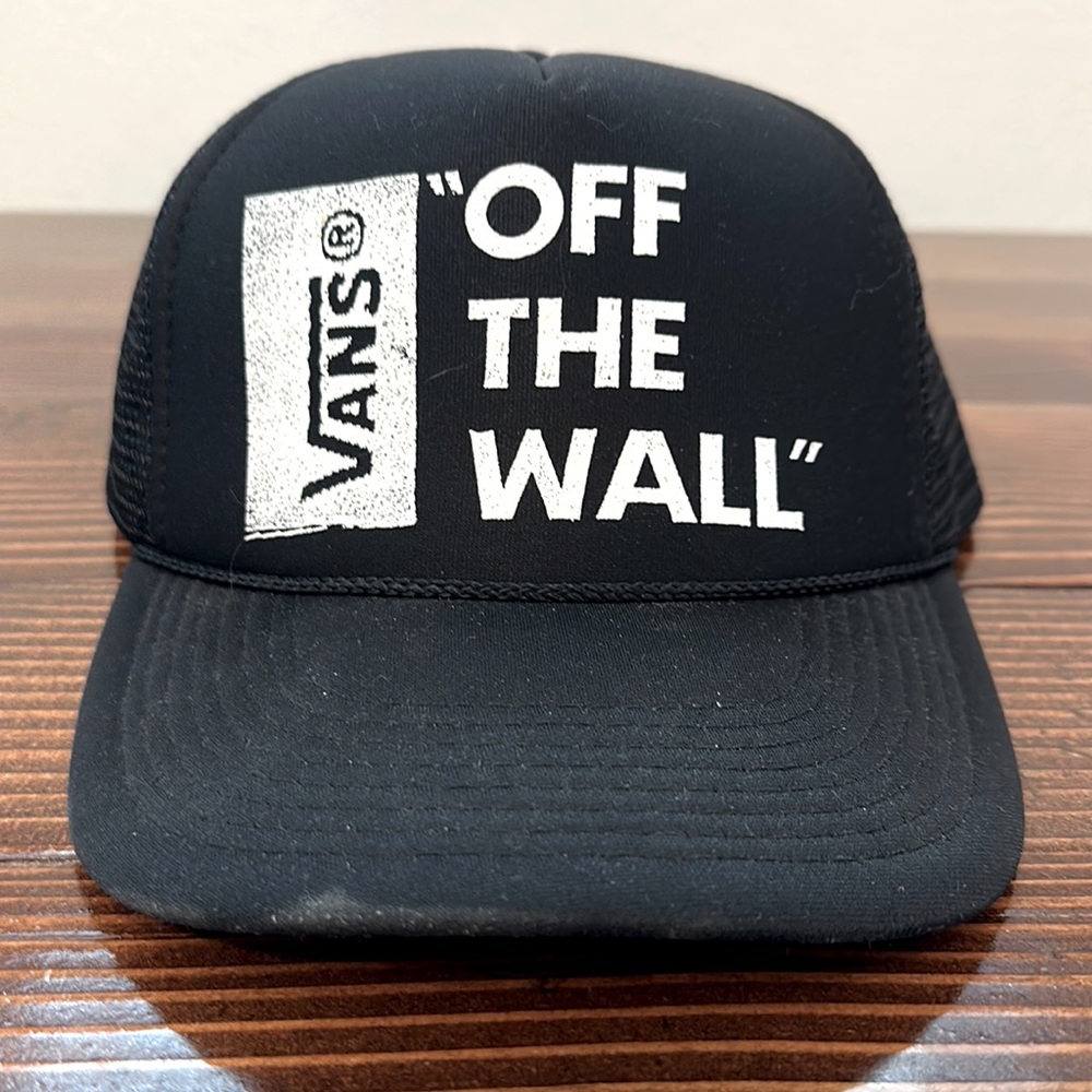 Vans off the wall snap back trucker hat